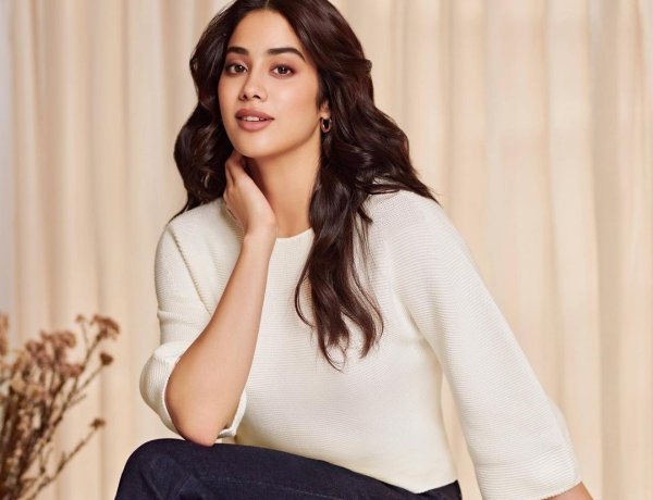 The  Sensational JANHVI KAPOOR, is coming DUBAI to set the stage on fire at FILMFARE MIDDLE EAST ACHIEVERS NIGHT.