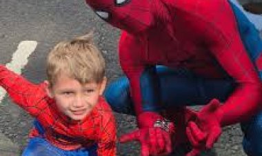 Spidey meets his little fan: Tom Holland lifts child during bts of brand new day