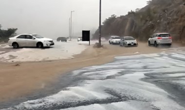 Hail and Torrential Rain Hammer Saudi Arabia, Triggering Flash Flood Alerts