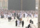 Rain Blesses Makkah During Maghrib Prayer, Creating a Spiritually Striking Scene