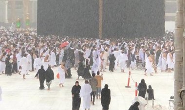 Rain Blesses Makkah During Maghrib Prayer, Creating a Spiritually Striking Scene
