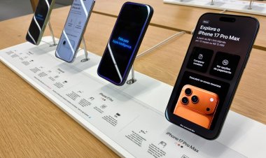 Inside the Orderly Chaos of Dubai Mall’s iPhone 17 Pro Max Launch in the UAE