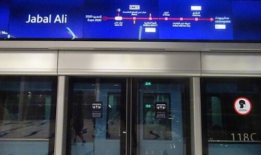 Dubai Metro Commuters Warned: Fines for Sitting in Non-Passenger Areas or Sleeping