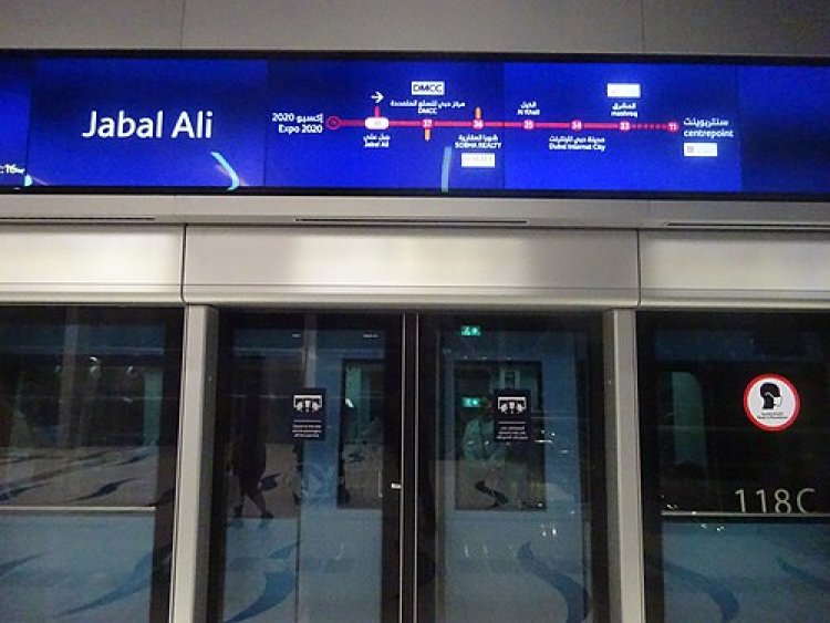 Dubai Metro Commuters Warned: Fines for Sitting in Non-Passenger Areas or Sleeping