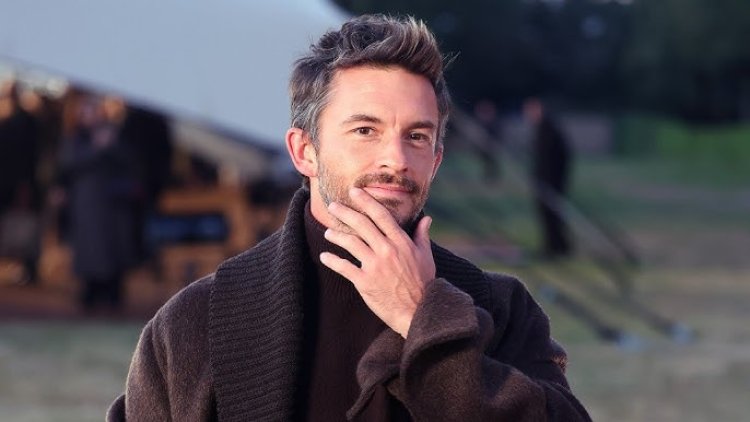 ‘Wicked’ Star Jonathan Bailey Crowned People Magazine’s ‘Sexiest Man Alive’