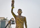 Lionel Messi Virtually Unveils 70-Foot Statue in Kolkata, Shah Rukh Khan Joins Fans