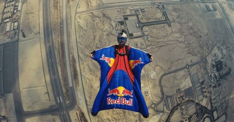 Red Bull Wingsuit Athletes Achieve World-First Synchronized Crossing at Bahrain World Trade Center