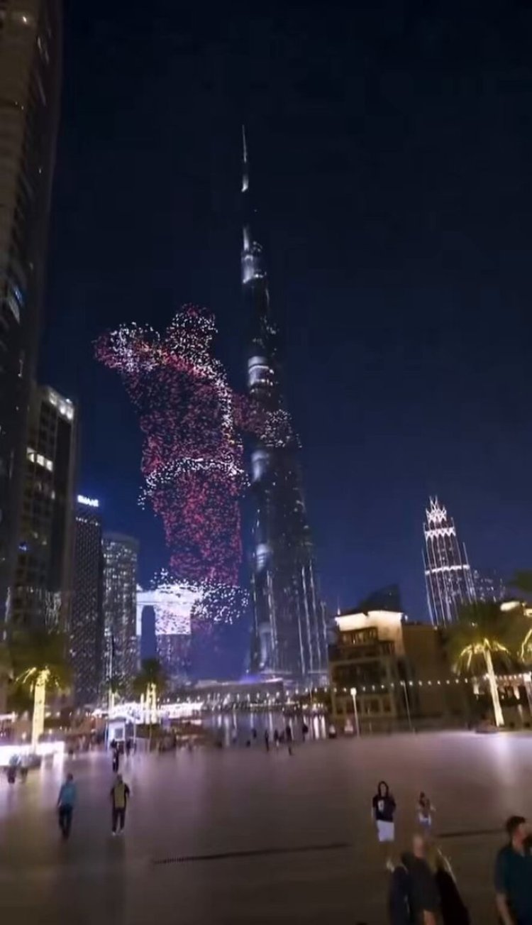 Fact Check: No, Dubai Did Not Host a Giant Santa Drone Show Near Burj Khalifa