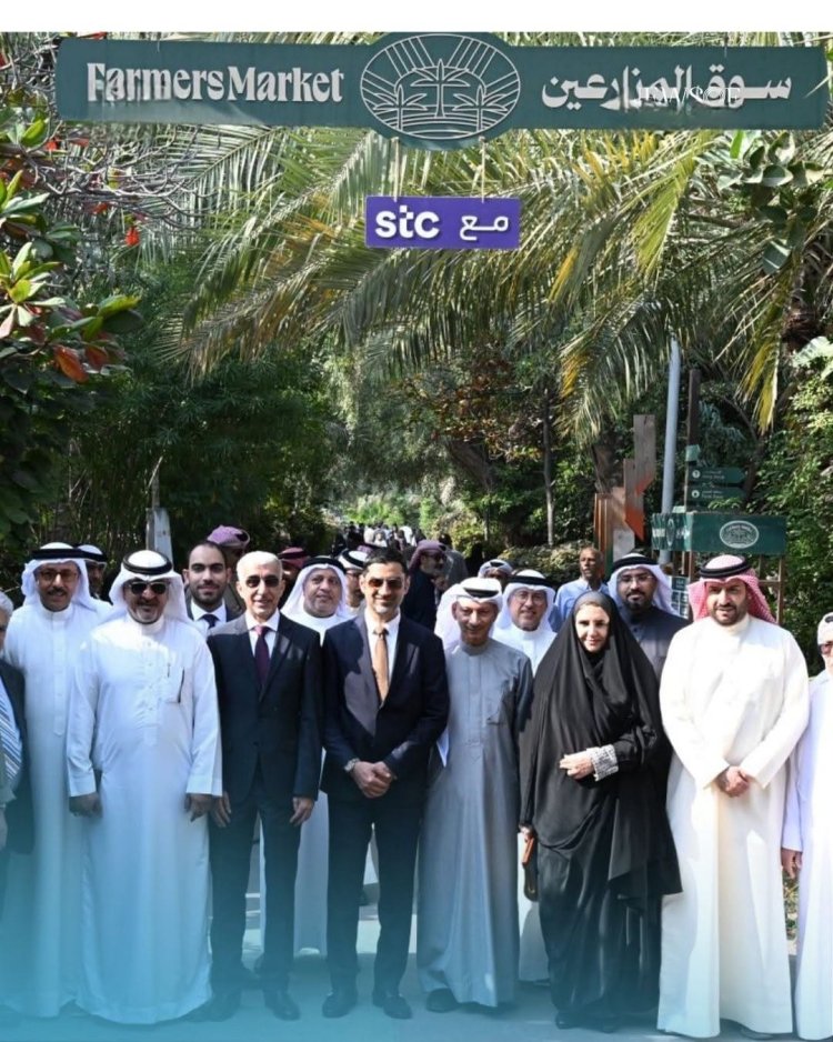 Minister Wael Al Mubarak reviews Bahraini Farmers Market at Budaiya Botanical Garden