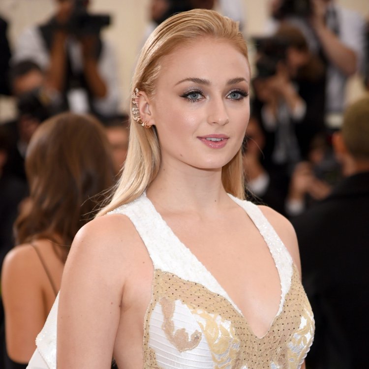 Sophie Turner calls Bollywood a “spectacle,” says she would love to star in an Indian film