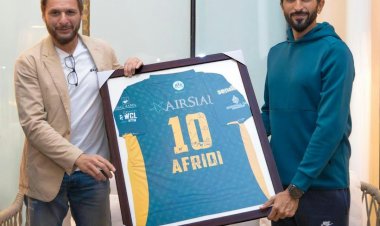 Shaikh Nasser Welcomes Cricket Star Shahid Afridi to Bahrain