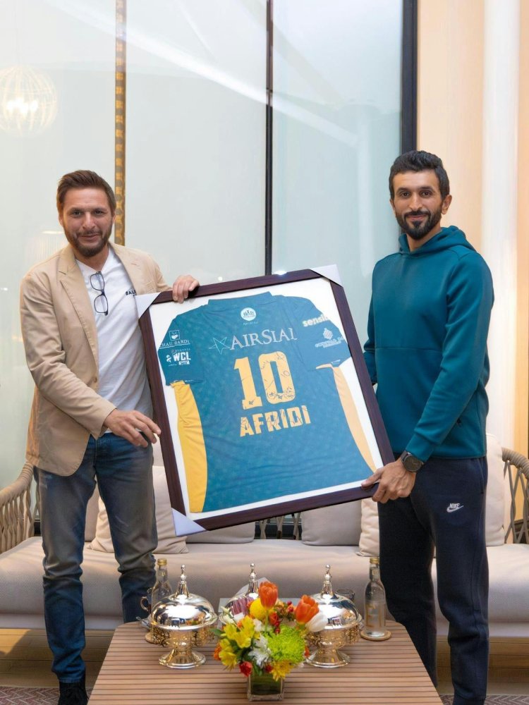 Shaikh Nasser Welcomes Cricket Star Shahid Afridi to Bahrain