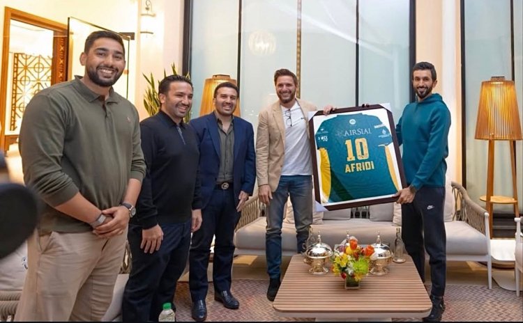 Shaikh Nasser Welcomes Cricket Star Shahid Afridi to Bahrain
