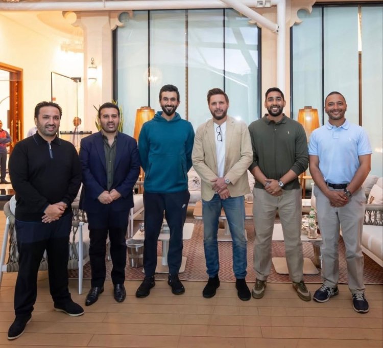 Shaikh Nasser Welcomes Cricket Star Shahid Afridi to Bahrain