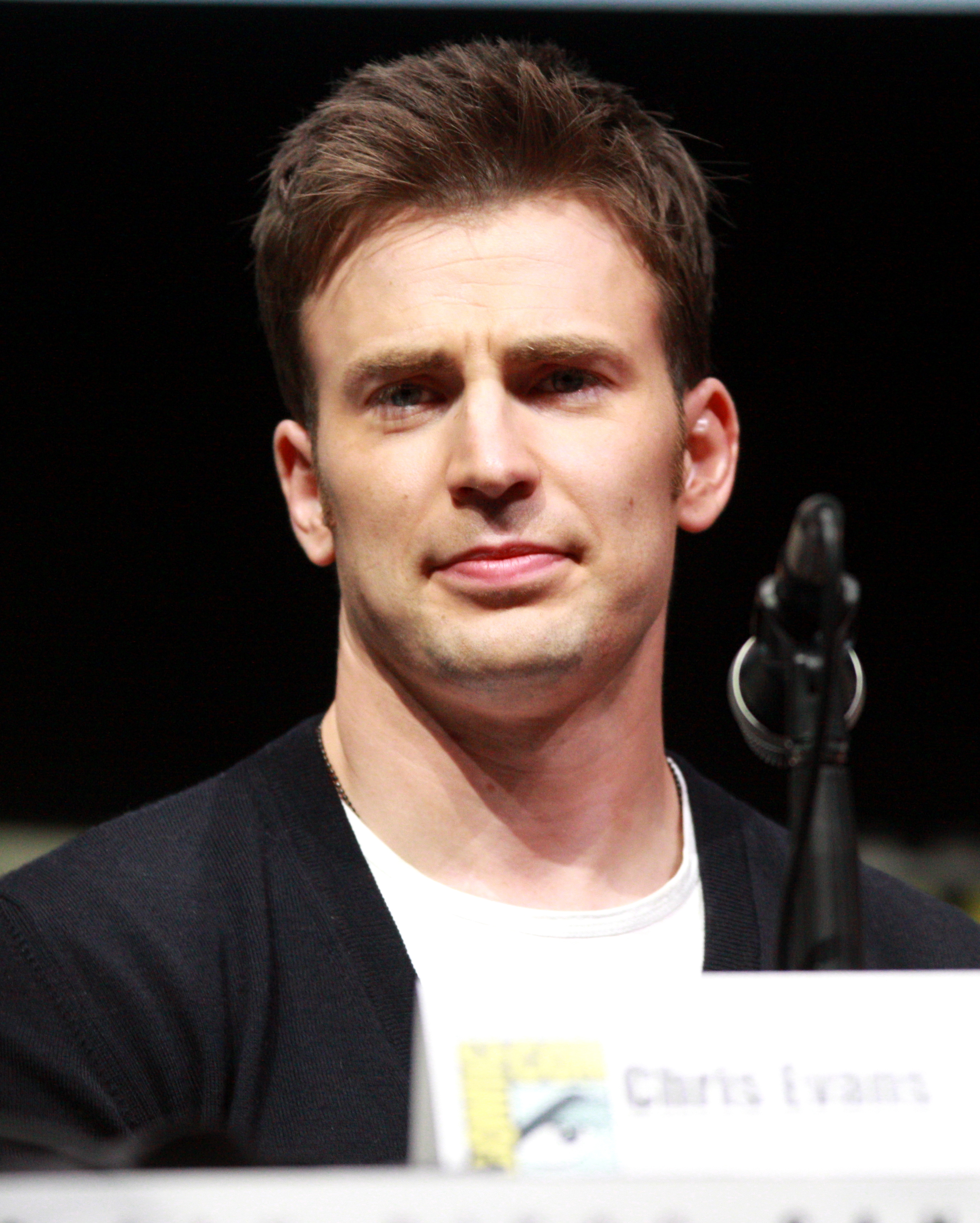 Chris Evans speaking at San Diego Comic-Con, 20 July 2013