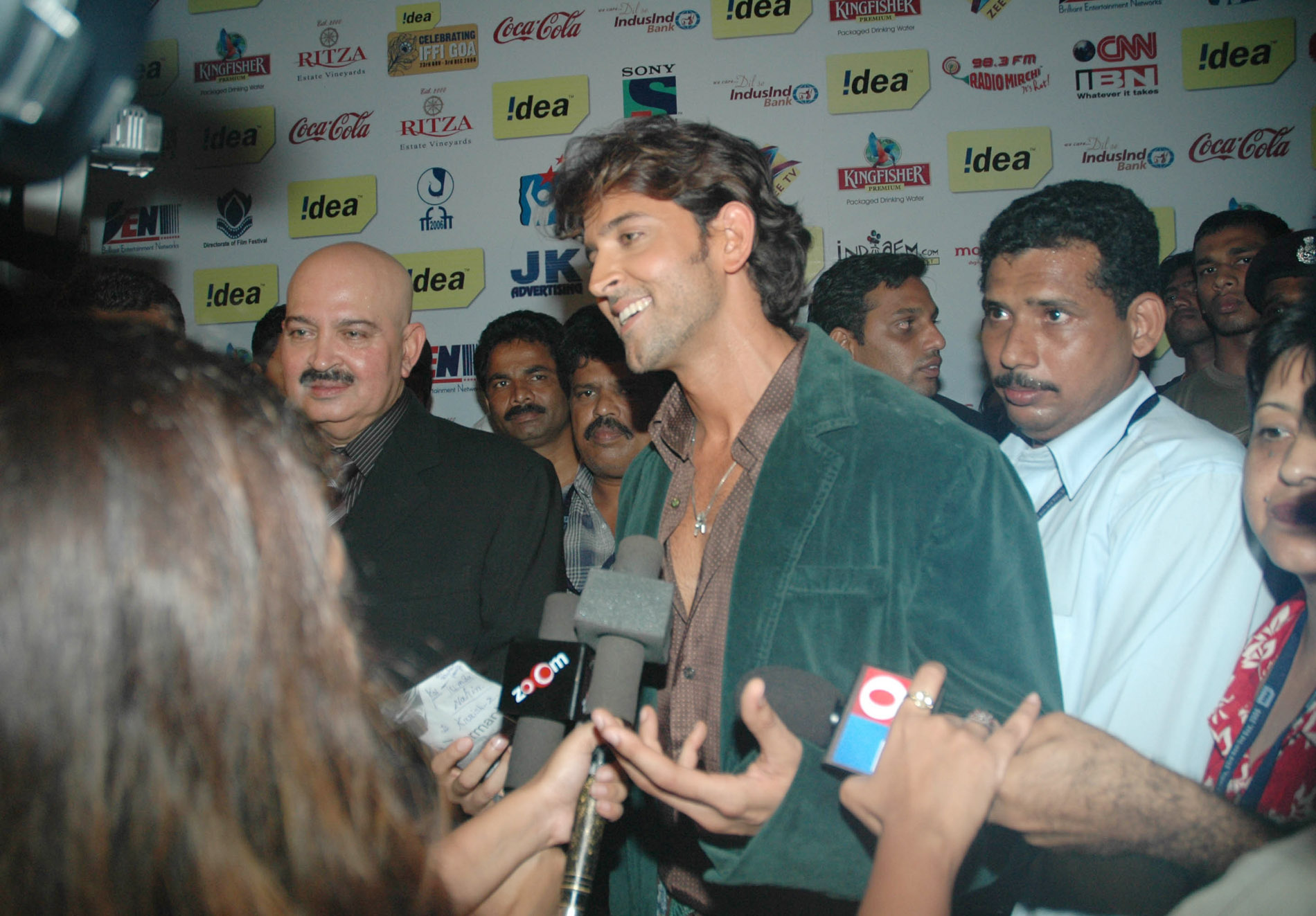 Hrithik Roshan with Rakesh Roshan speaking to media at IFFI 2006 in Goa