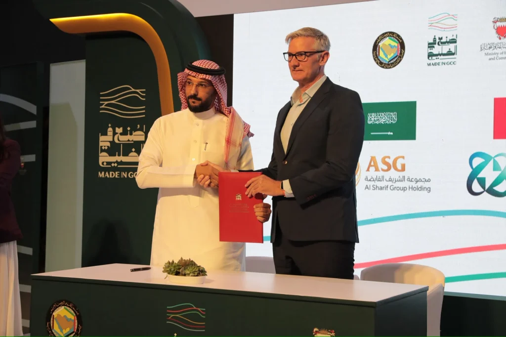 Enercap and AlSharif Group representatives with their signed agreement