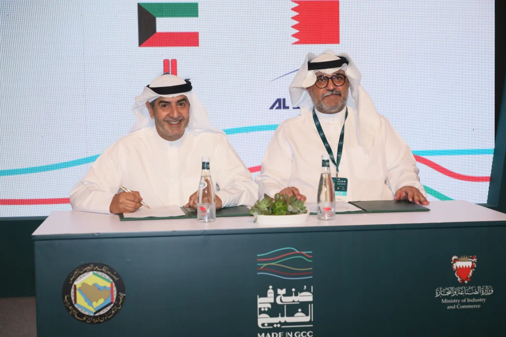 H Al Dhaen Boats and SeaKart representatives at the signing