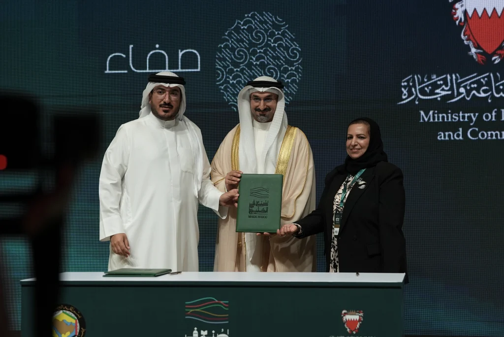 Ministry of Industry and Commerce and SAFA representatives at their agreement signing
