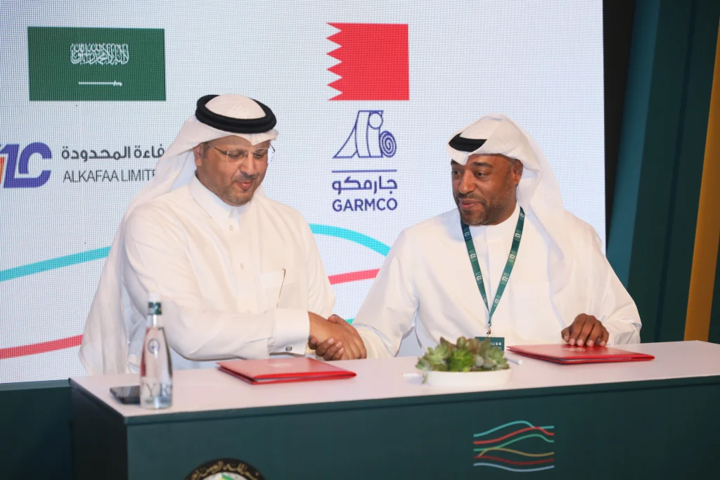 GARMCO and Alkafaa representatives shake hands at the Made in GCC agreement signing