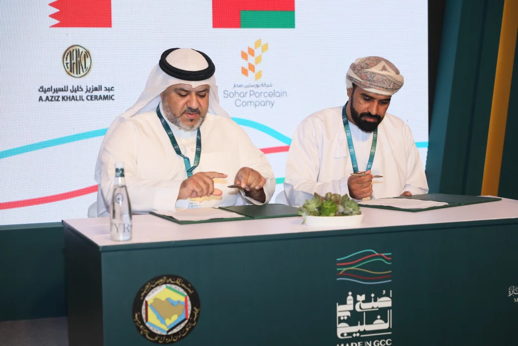 Sohar Porcelain and Abdulaziz Khalil representatives sign the porcelain supply agreement