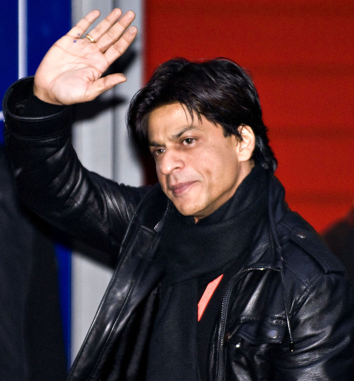 Shah Rukh Khan arriving at a Berlin press conference on 8 February 2008